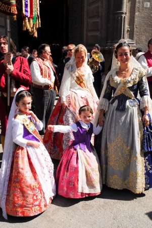 バレンシア：火祭りの衣装