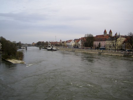 ドナウの流れ；レーゲンスブルグ